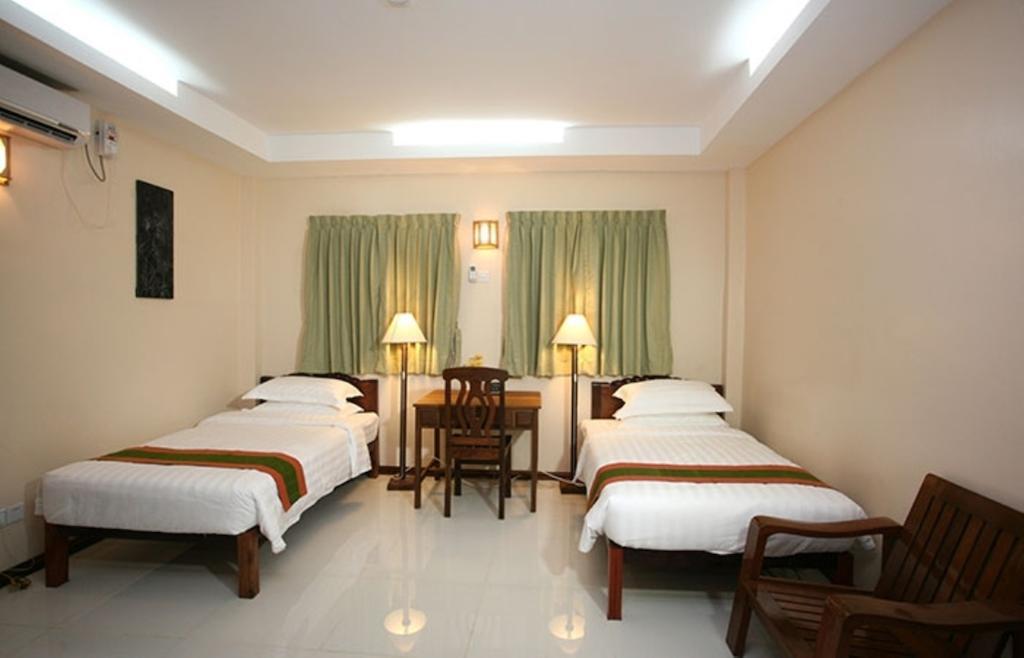 Hotel June Business Bed Breakfast Yangon Oda fotoğraf